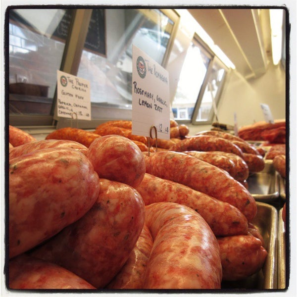Foto tirada no(a) Proper Sausages por Frederick K. em 9/4/2014