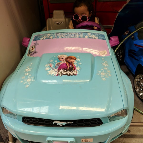 Toys"R"Us (Now Closed) Toy Store in San Jose