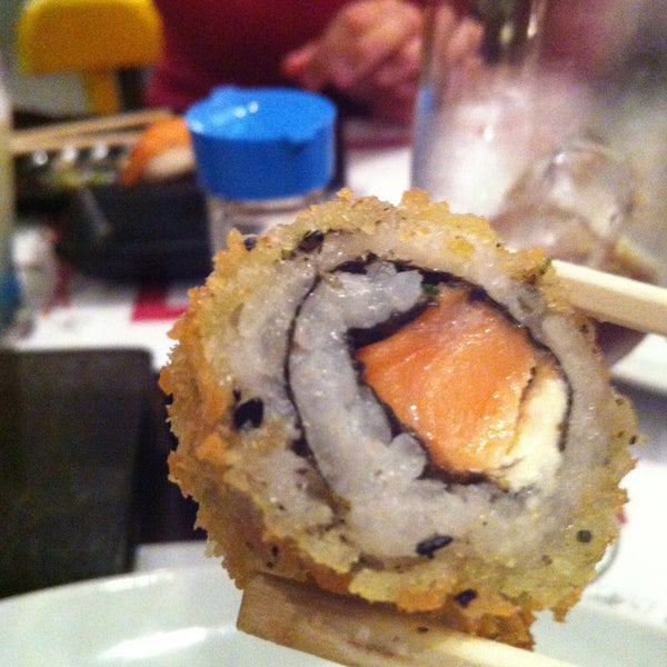 Photo taken at Qui-Rô Sushi e Temakeria by Nicolas A. on 4/23/2013