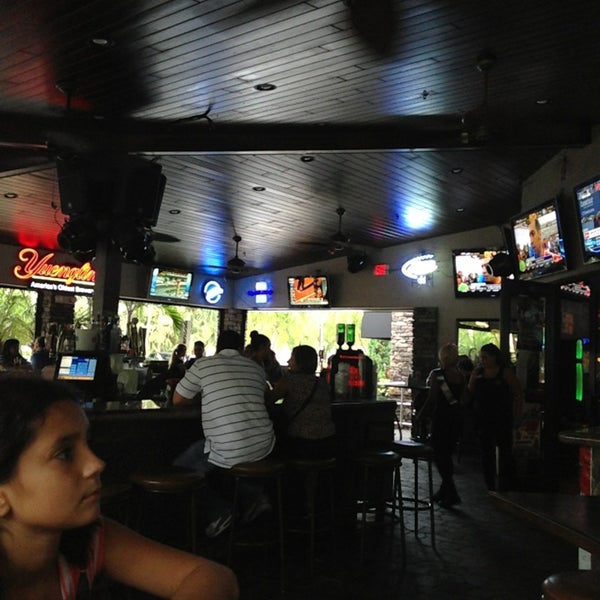 Photo taken at Bru&#39;s Room Sports Grill - Coral Springs by Jeannette D. on 8/23/2013