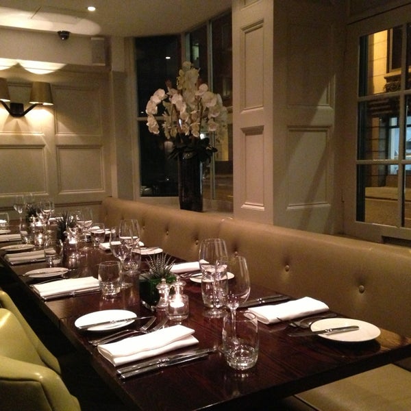 รูปภาพถ่ายที่ Chiswell Street Dining Rooms โดย Manoel A. เมื่อ 2/7/2013