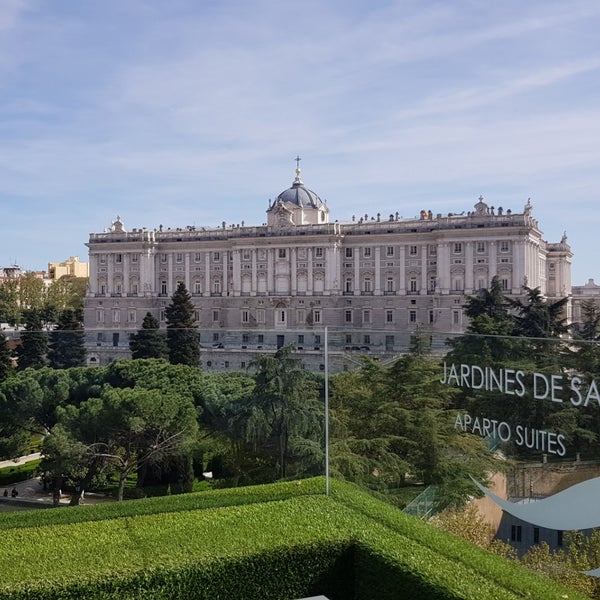 4/16/2019 tarihinde Cesarziyaretçi tarafından Apartosuites Jardines de Sabatini Madrid'de çekilen fotoğraf