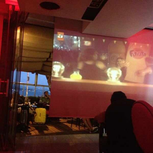 8/11/2013にEfe T.がRhino Caféで撮った写真