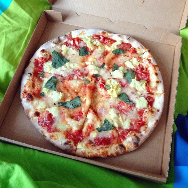 They have delicious vegan pizza!🍕 Delivered 30 minutes after the order 😊👍