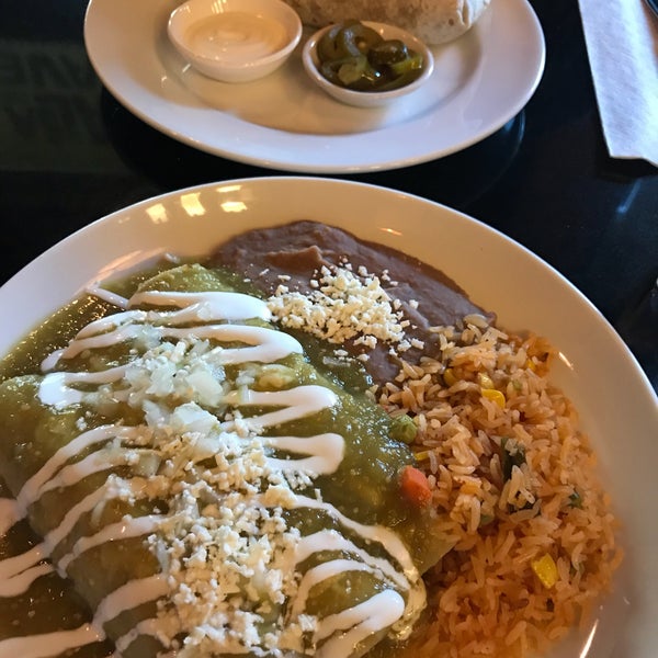 Photo taken at Salsa &amp; Agave Mexican Grill by Dilara 🐰 on 10/13/2018