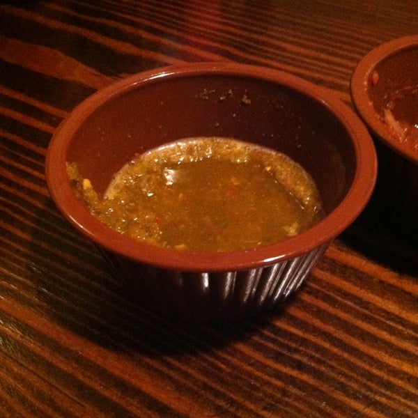 If you're a fan of spice, ask for Al's spicy green salsa with your chips. Great stuff.