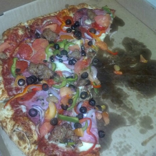 Foto tirada no(a) Big Guy&#39;s Pizza, Pasta and Sports Bar por Chad Eats W. em 1/26/2013