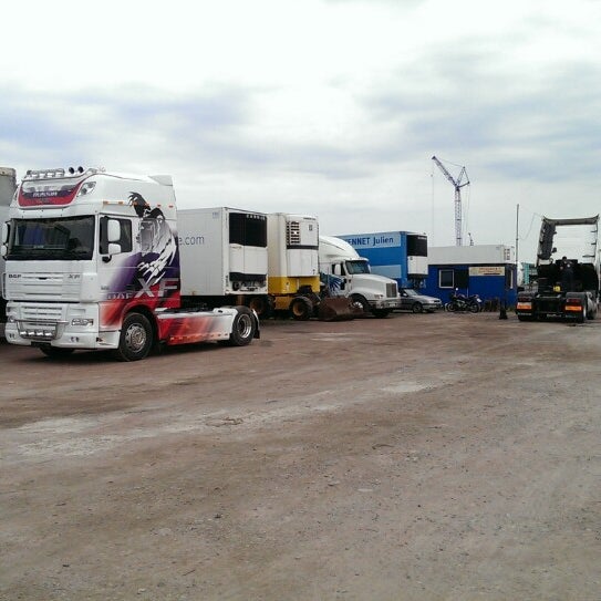 2й бадаевский 3к1. шушары пожар. московское шоссе 231 корп 5. складской комплекс логопарк шушары. автобулл посёлок шушары.