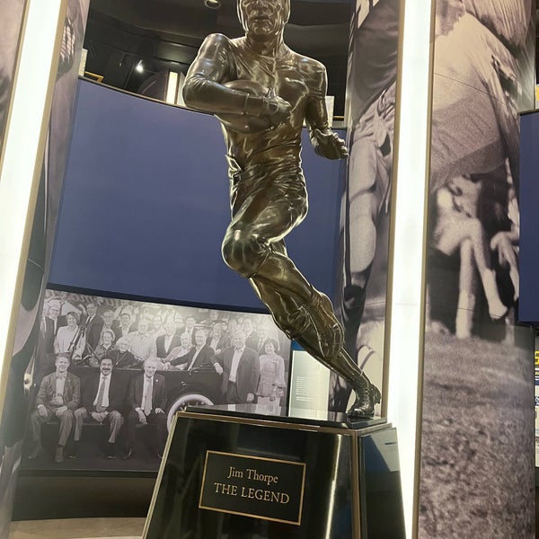 Foto diambil di Pro Football Hall of Fame oleh David F. pada 4/23/2022