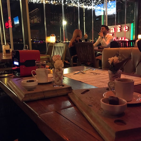 3/13/2020 tarihinde SEMA NUR S.ziyaretçi tarafından Yeşilçam Cafe &amp; Bistro'de çekilen fotoğraf