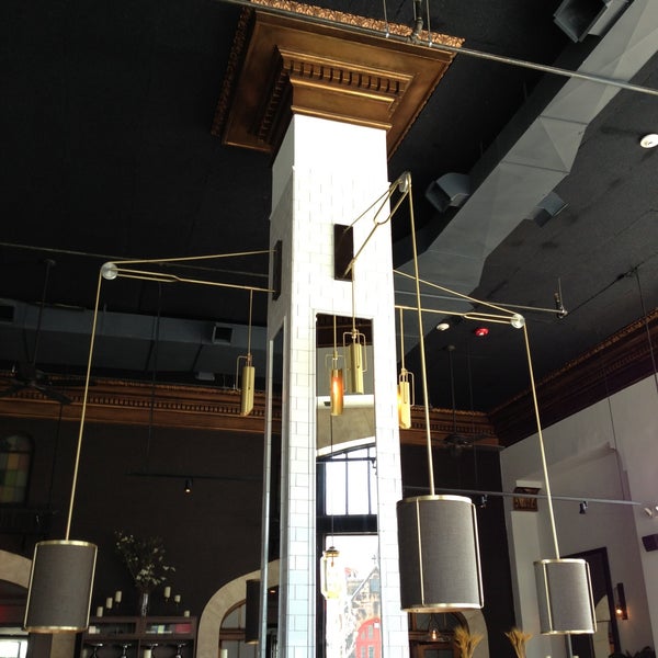 4/24/2013にAndreas M.がModern Restaurant and Loungeで撮った写真