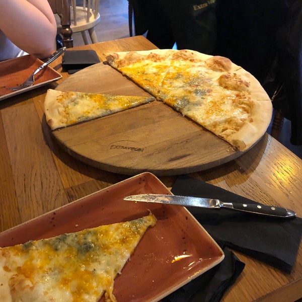Пицца с четырьмя видами сыра