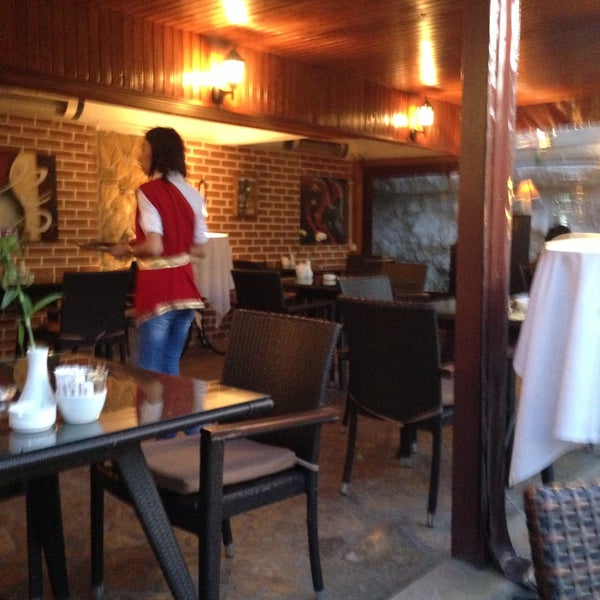 4/27/2013 tarihinde Cihat K.ziyaretçi tarafından Bella Vita Restaurant &amp; Bar'de çekilen fotoğraf