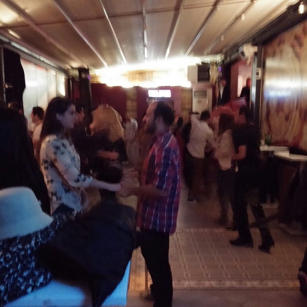 Foto scattata a Notta Cafe &amp; Bar da Semih Ö. il 11/13/2014