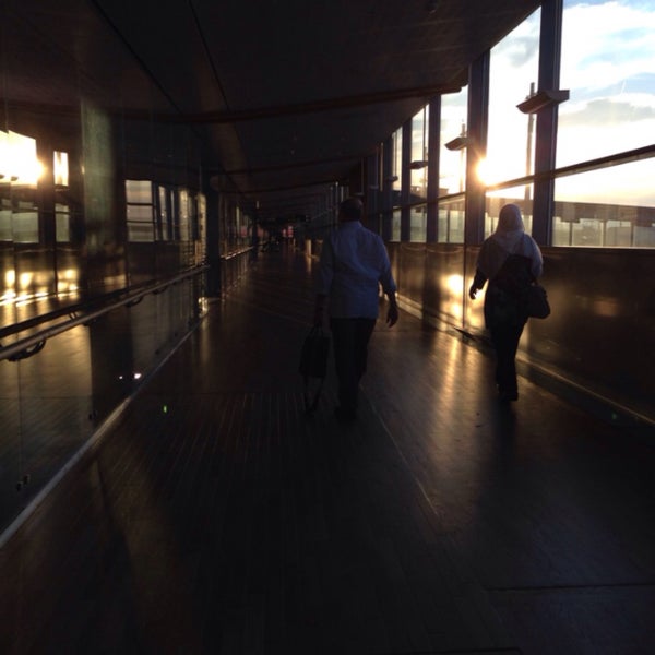 Das Foto wurde bei Flughafen Oslo (OSL) von Myron C. am 11/2/2015 aufgenommen