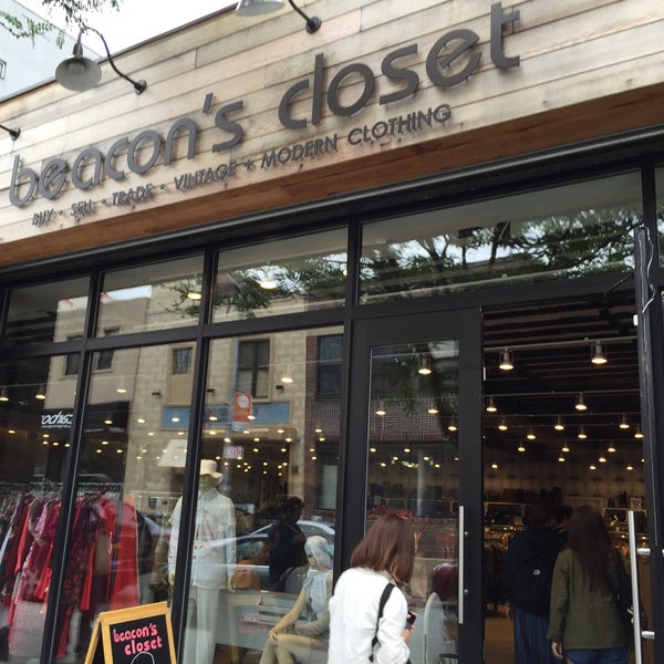Foto diambil di Beacon&#39;s Closet oleh Noriyuki M. pada 6/18/2015