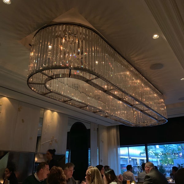Foto tirada no(a) Hawksworth Restaurant por Kai C. em 4/30/2019