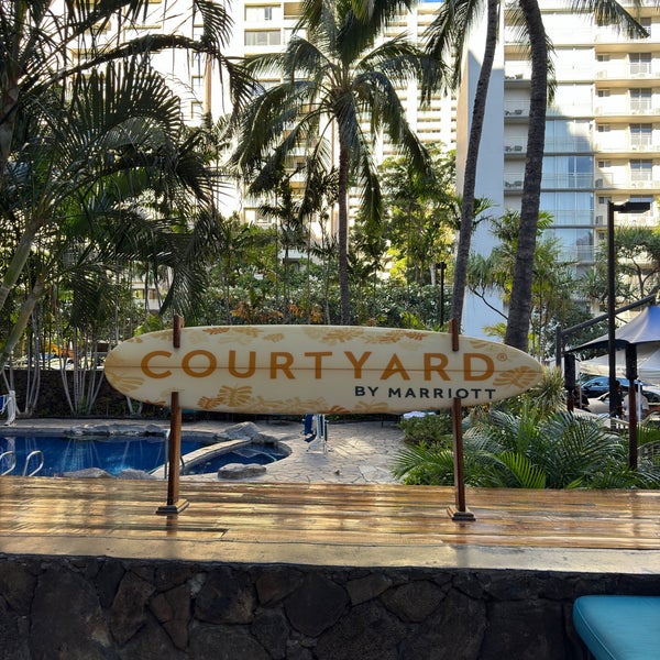 Снимок сделан в Courtyard by Marriott Waikiki Beach пользователем Kai C. 11/2/2023