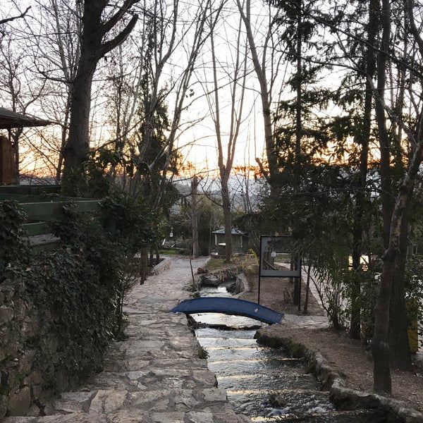 Das Foto wurde bei Şelale Yakapark Restaurant von Betül C. am 1/30/2018 aufgenommen