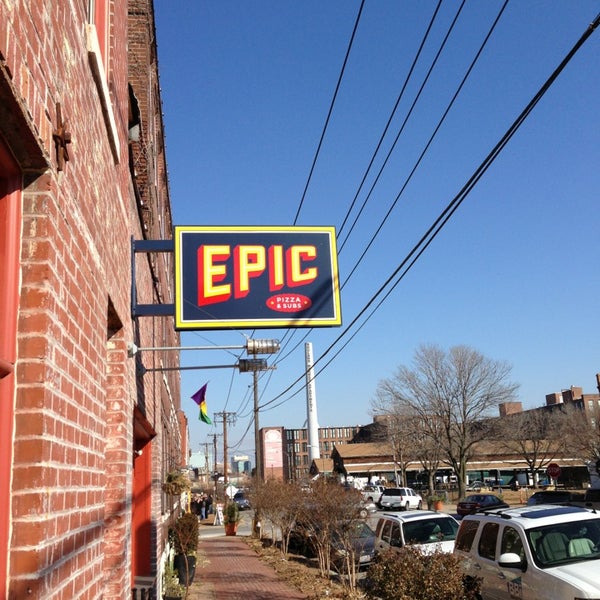 รูปภาพถ่ายที่ EPIC Pizza &amp; Subs โดย Matthew M. เมื่อ 1/25/2013