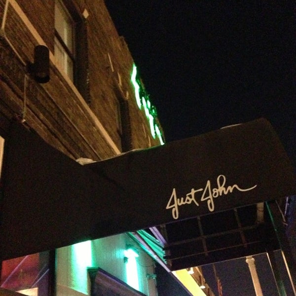 Das Foto wurde bei Just John&#39;s Nightclub von Matthew M. am 3/27/2013 aufgenommen