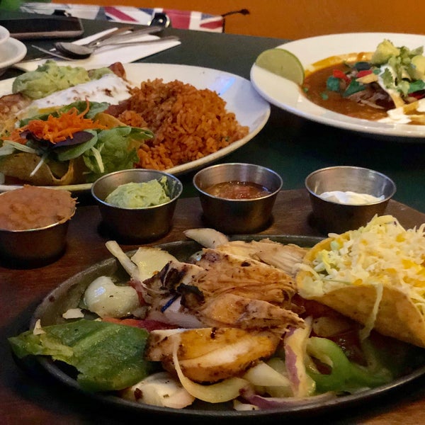 4/5/2018 tarihinde Keyhaneh | كيهانهziyaretçi tarafından 3 Amigos Restaurant'de çekilen fotoğraf