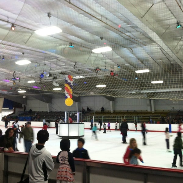 Foto diambil di San Diego Ice Arena oleh Kevin T. pada 3/3/2013