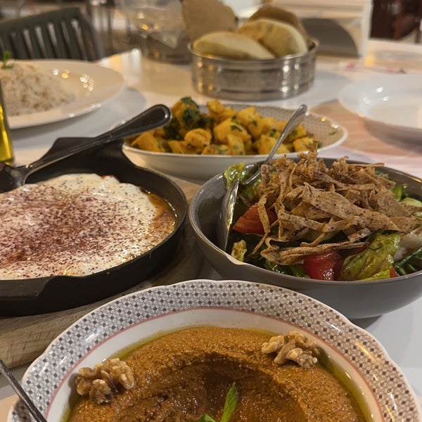 Снимок сделан в Leila Restaurant пользователем Mohamed D. 1/5/2024