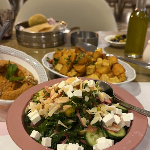 Foto diambil di Leila Restaurant oleh Mohamed D. pada 9/17/2023