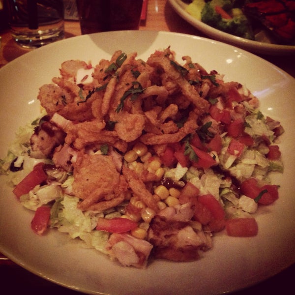 Photo taken at BJ&#39;s Restaurant &amp; Brewhouse by raymhon F. on 4/29/2013