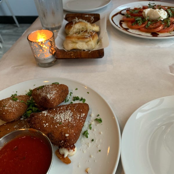 6/16/2019 tarihinde Mckenzie A.ziyaretçi tarafından Ma&#39;s Italian Kitchen'de çekilen fotoğraf