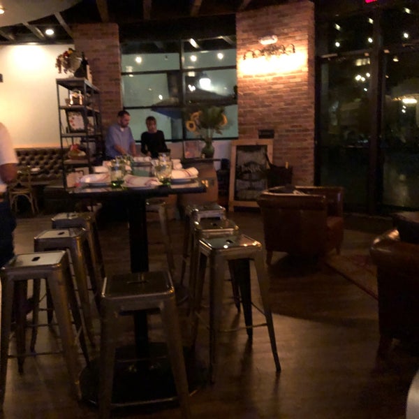 11/13/2018 tarihinde Jack M.ziyaretçi tarafından F&amp;D Kitchen &amp; Bar'de çekilen fotoğraf