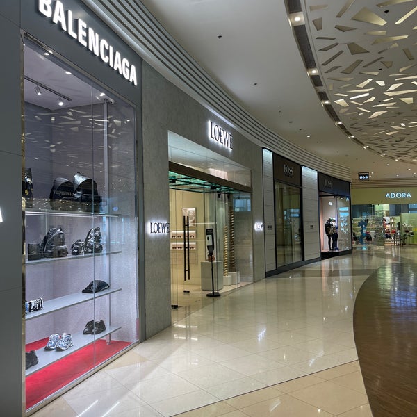 BALENCIAGA - Poblacion - Maynila, City of Manila