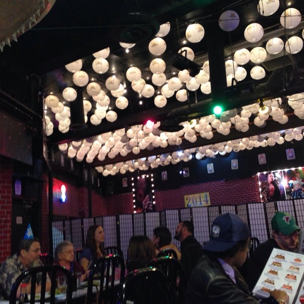 Foto tomada en Tokyo Delve&#39;s Sushi Bar  por Tabetha J. el 1/16/2014