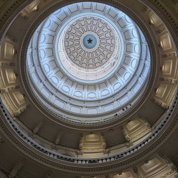 Снимок сделан в Капитолий штата Техас пользователем Toshiya J. 3/15/2024
