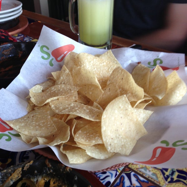 Photo taken at Chili&#39;s Grill &amp; Bar by Emily G. on 4/26/2013