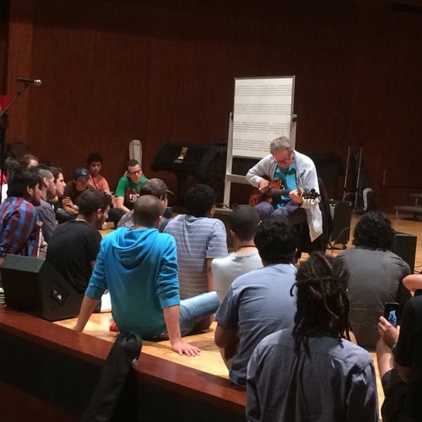 Foto tomada en Conservatorio de Música de Puerto Rico  por Rosalía O. el 9/26/2014