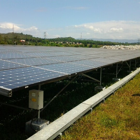 Bullitt center. Solar power энергетик. солнечные батареи в бизнес центрах. небоскреб с солнечными батареями. солнечная энергетика станция.