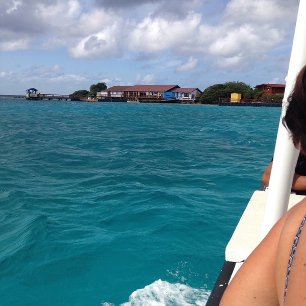 the-palm-island-ferry-terminal-boat-or-ferry