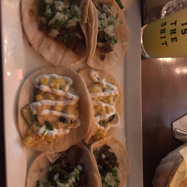 รูปภาพถ่ายที่ Candela Taco Bar &amp; Lounge โดย Nicole 🏄🏽‍♀️ ☀. เมื่อ 7/24/2019