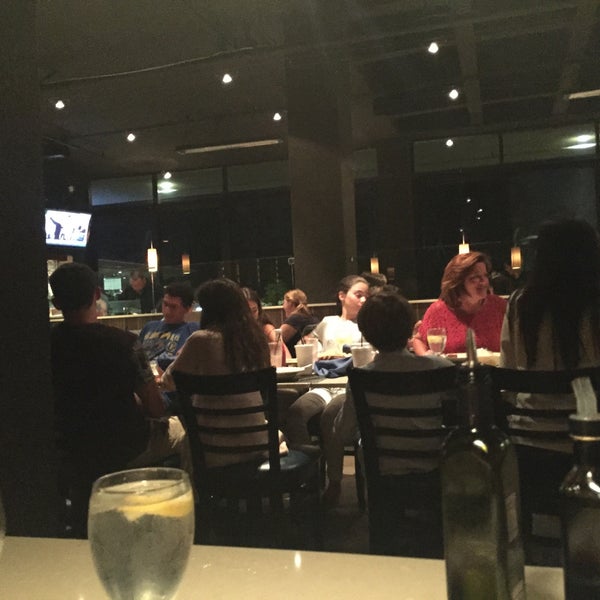 Das Foto wurde bei Spruzzo Restaurant &amp; Bar von Nicole 🏄🏽‍♀️ ☀. am 7/20/2015 aufgenommen