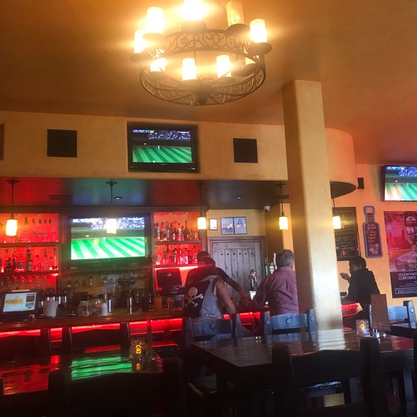 รูปภาพถ่ายที่ Candela Taco Bar &amp; Lounge โดย Nicole 🏄🏽‍♀️ ☀. เมื่อ 10/3/2018