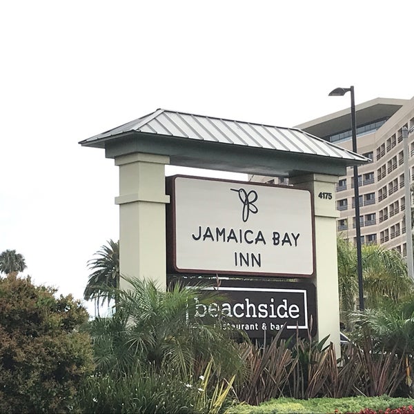 Foto diambil di Jamaica Bay Inn oleh Nicole 🏄🏽‍♀️ ☀. pada 7/9/2018