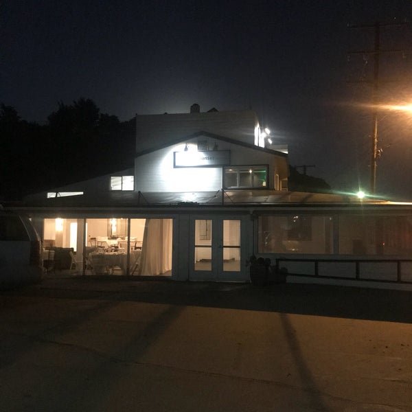 รูปภาพถ่ายที่ The Sunset Restaurant โดย Nicole 🏄🏽‍♀️ ☀. เมื่อ 6/28/2018