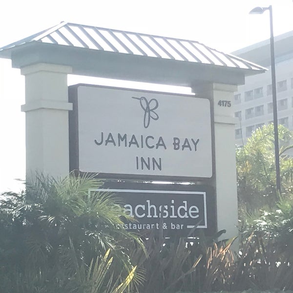 Foto diambil di Jamaica Bay Inn oleh Nicole 🏄🏽‍♀️ ☀. pada 8/26/2018