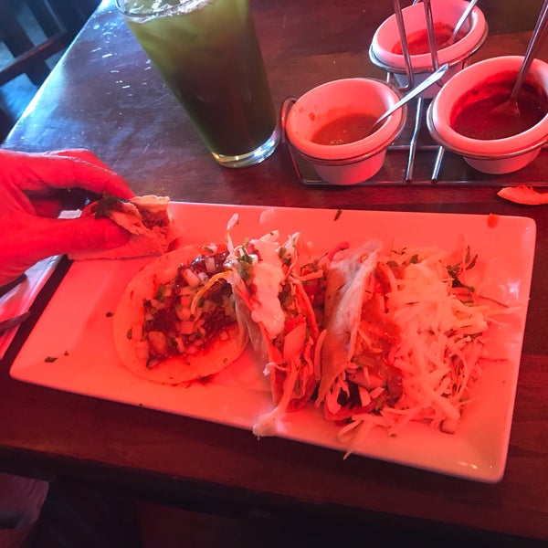 Снимок сделан в Candela Taco Bar &amp; Lounge пользователем Nicole 🏄🏽‍♀️ ☀. 6/26/2019