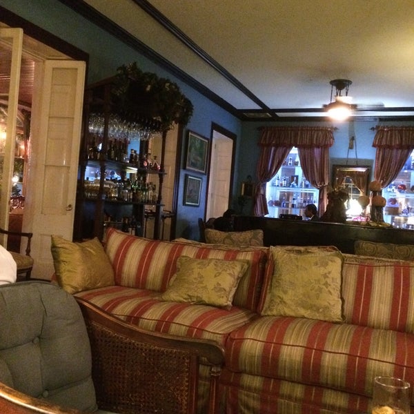 รูปภาพถ่ายที่ Graycliff Hotel &amp; Restaurant โดย Arlene เมื่อ 12/27/2014