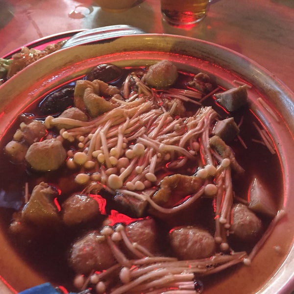 Das Foto wurde bei Fatty Bak Kut Teh &amp; Steamed Fish Head von Krystabel D. am 7/8/2017 aufgenommen