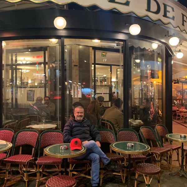 Foto tirada no(a) Café de Flore por Kerem T. em 2/12/2019