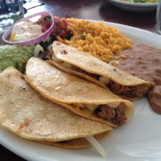Foto scattata a Fernando&#39;s Mexican Cuisine da Chris D. il 11/18/2012